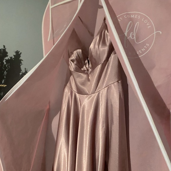 Faviana Dresses & Skirts - Long Matte Satin V-Neck Lace-Up Gown with pockets sz0-2